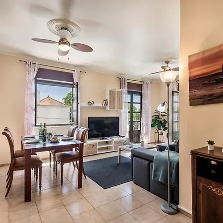 Bright & Spacious In The Heart Of Appartement