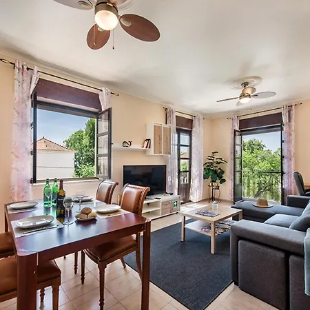 Bright & Spacious In The Heart Of *